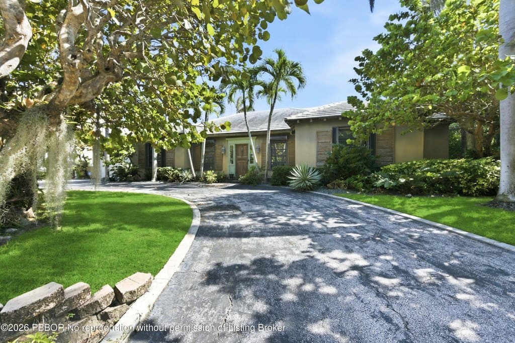 112 Algoma Rd, Palm Beach