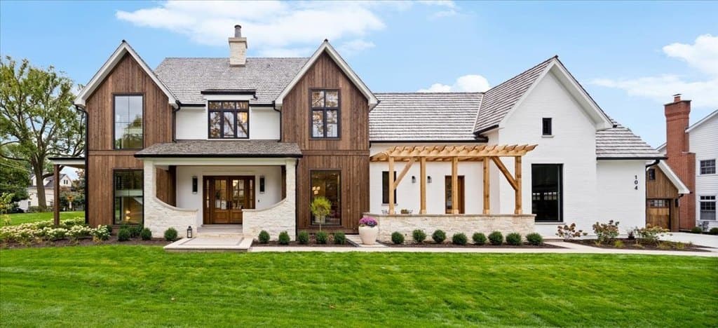 104 S Monroe St, Hinsdale