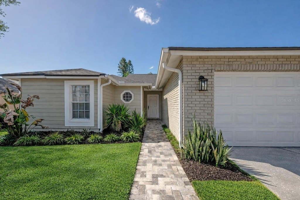 8831 Hampden Dr, Tampa