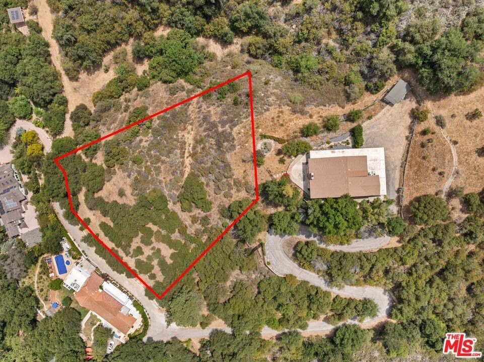 24677 Dry Canyon Cold Creek Rd, Calabasas