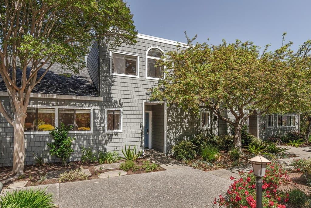 2080 Marich Way Apt 8, Mountain View