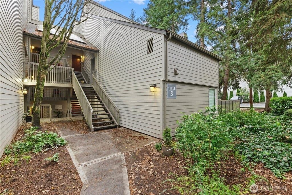 11815 93rd Ln NE Apt 203, Kirkland