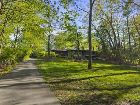 2391 Donna Dr