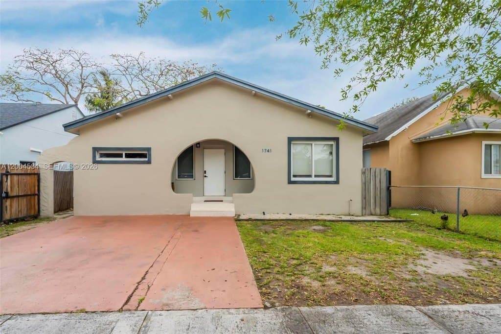1741 NW 44th St