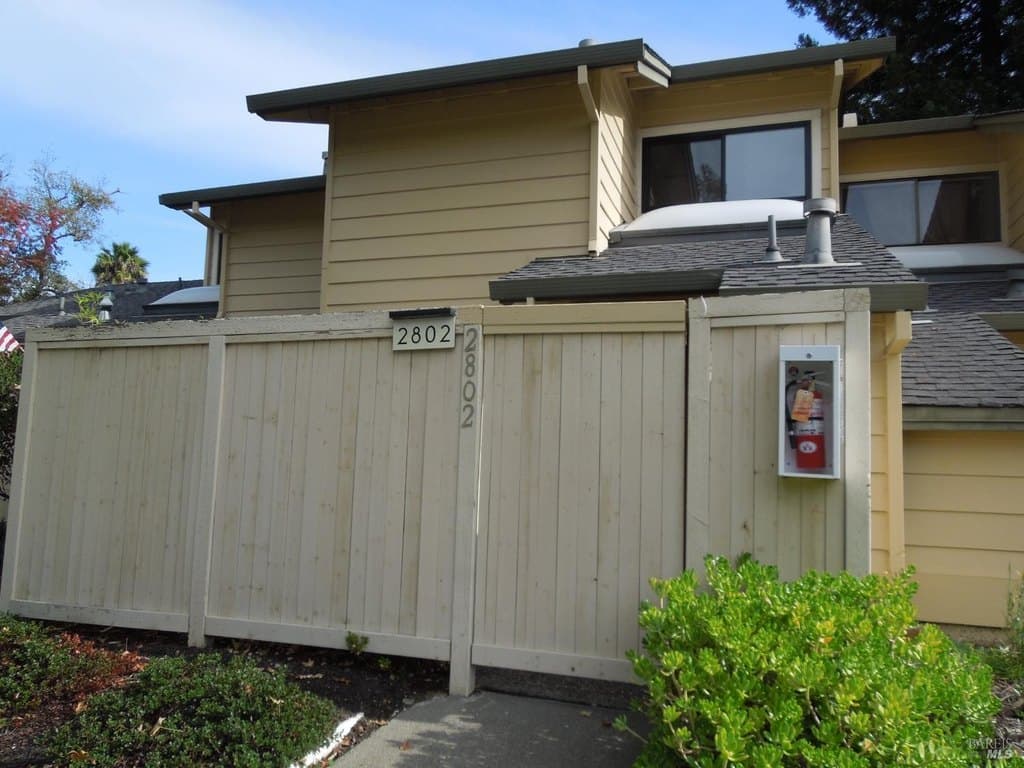 2802 Woodlake Dr, Santa Rosa