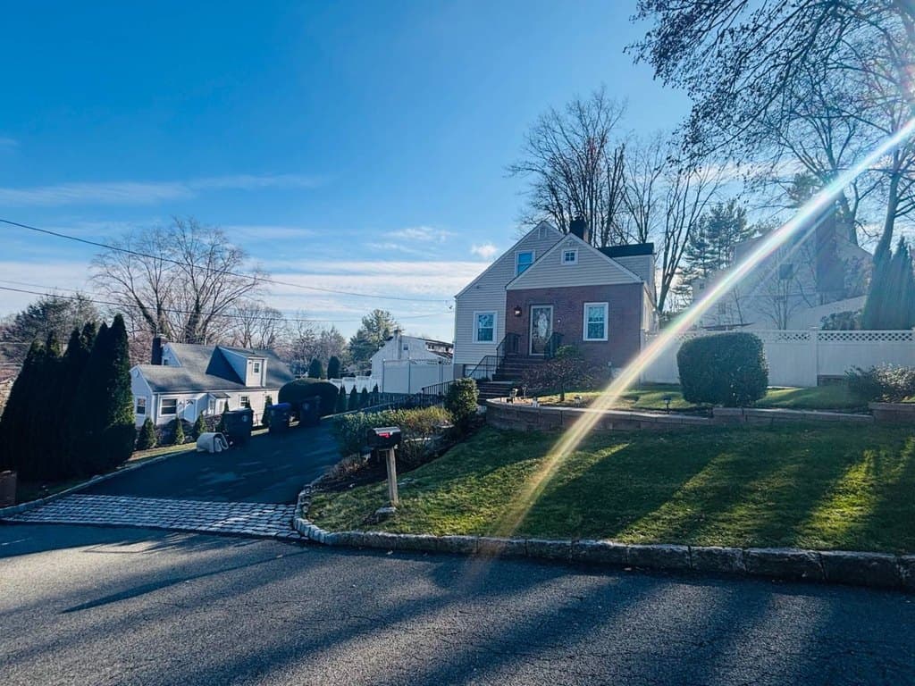 53 Maryton Rd, White Plains