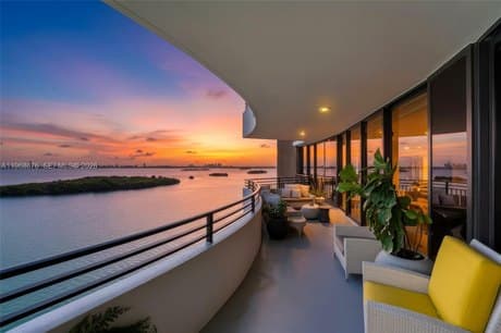 720 NE 69th St Apt 12S