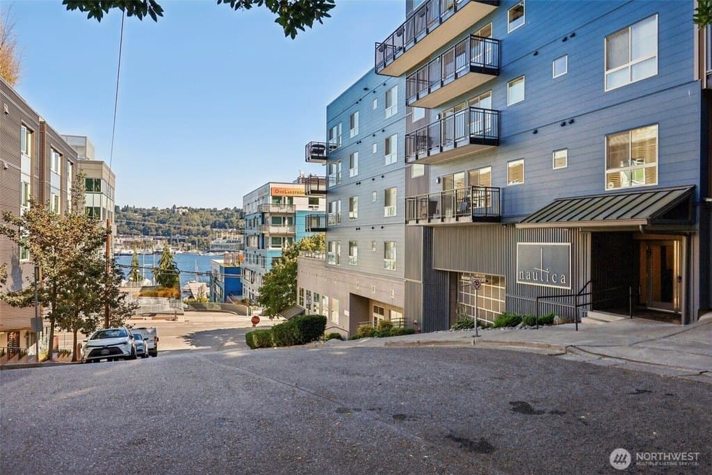 1425 Dexter Ave N Unit 611