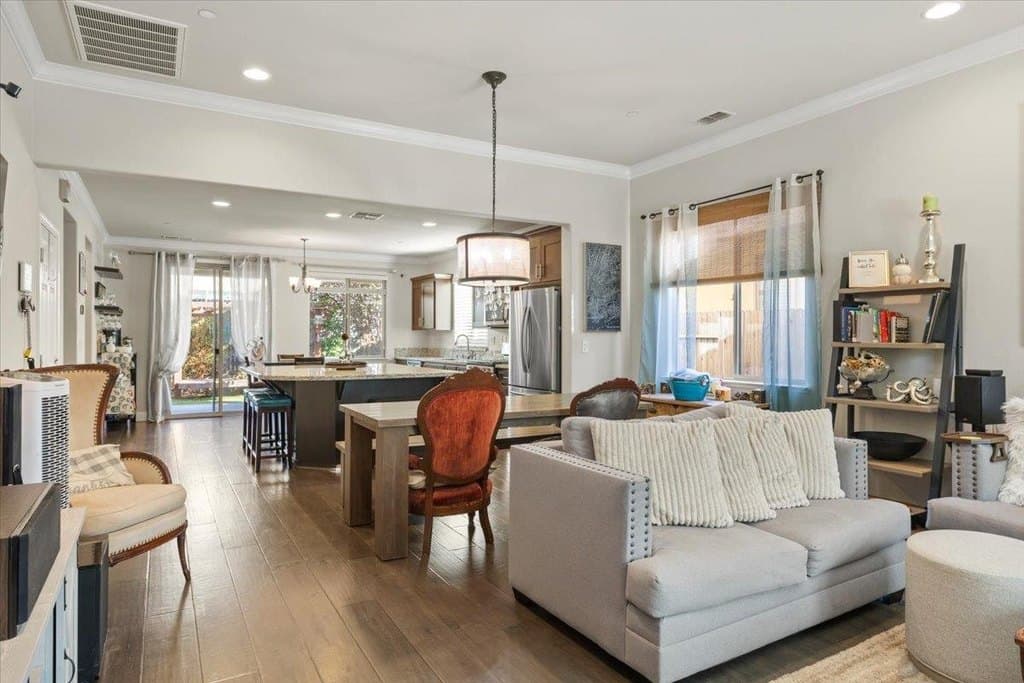 9428 Malbec St, Roseville