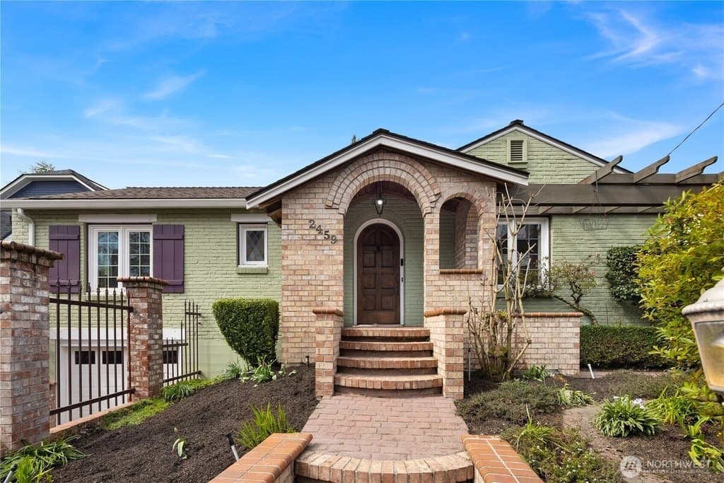2459 24th Ave E