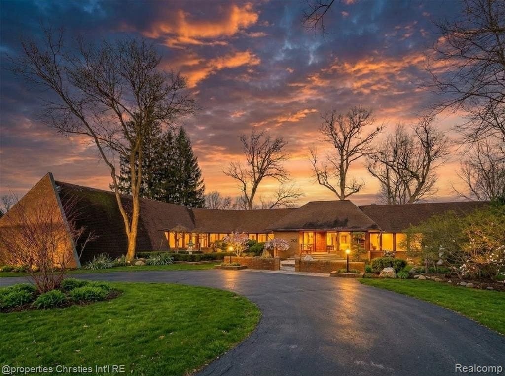 291 Barden Rd, Bloomfield Hills