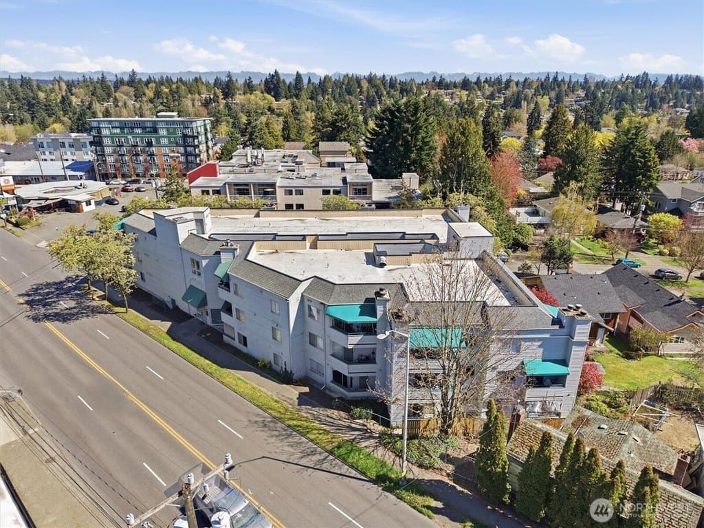 8320 Lake City Way NE, Seattle