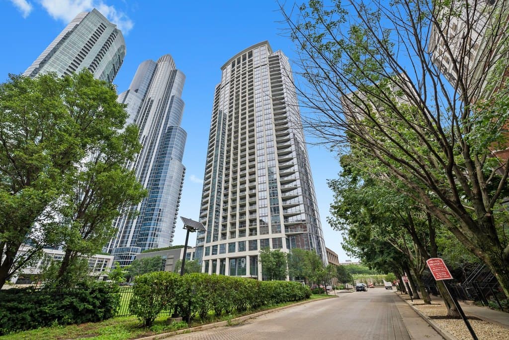 1235 S Prairie Ave Apt 2101