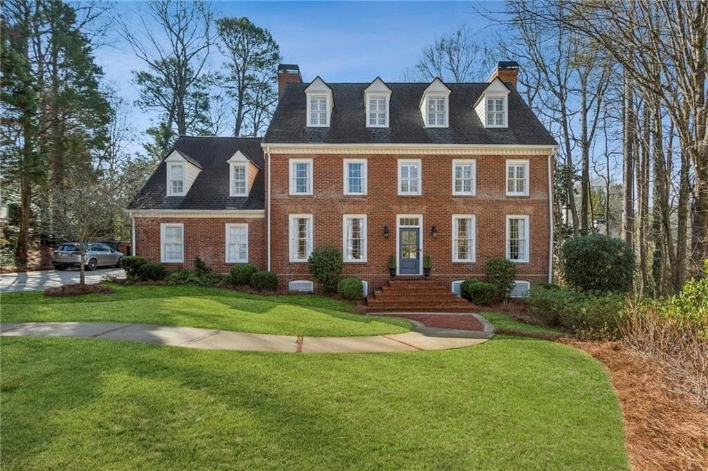 985 Club Commons Cir NE, Brookhaven