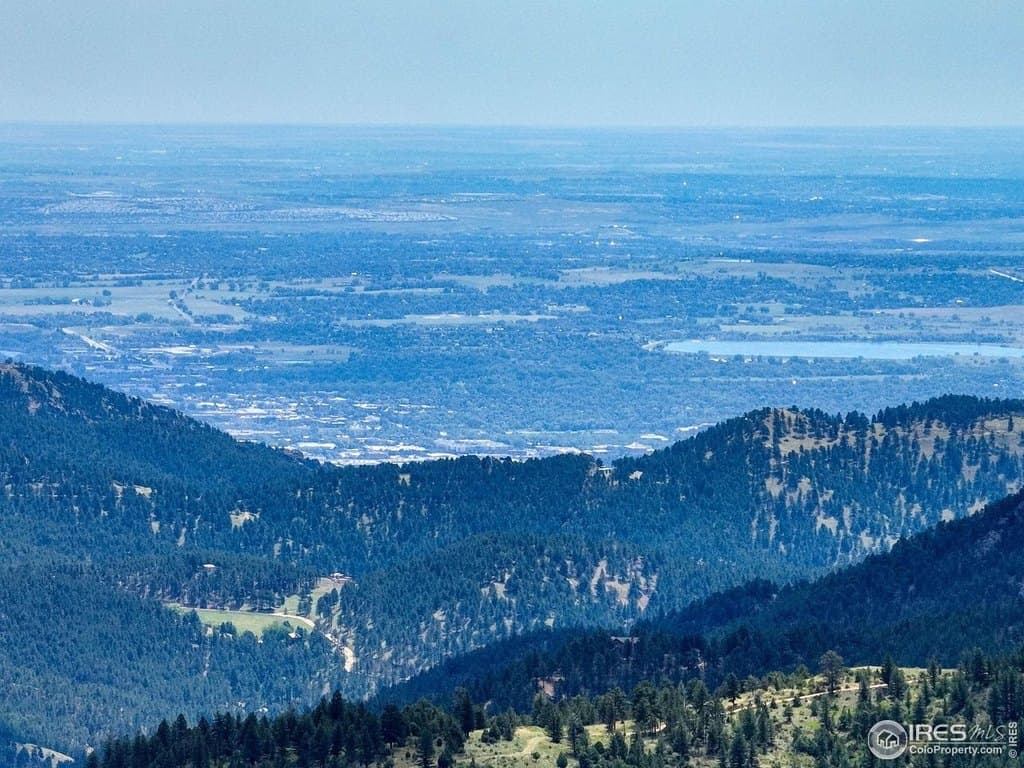 300 NW Shining Star Trl, Boulder