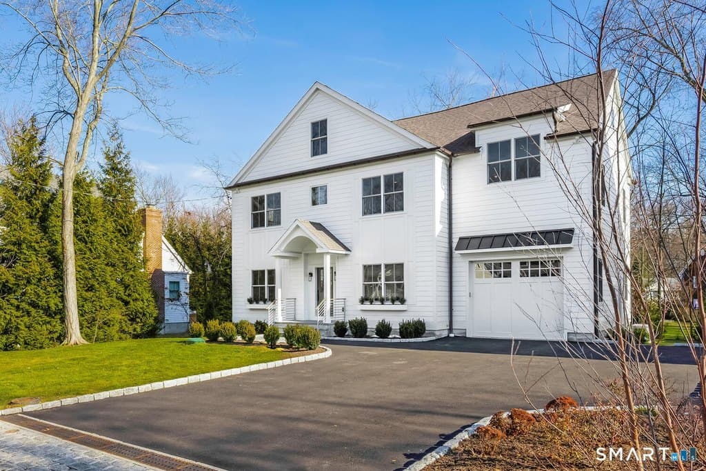 32 Relihan Rd, Darien