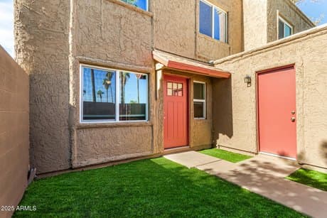 6806 W Devonshire Ave