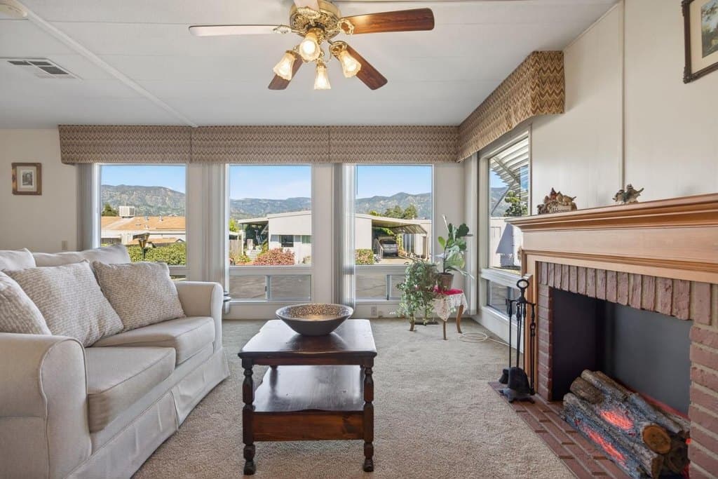 161 LA Plaza Way, Ojai