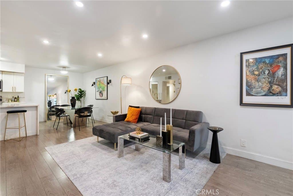 906 N Doheny Dr Apt 303, West Hollywood