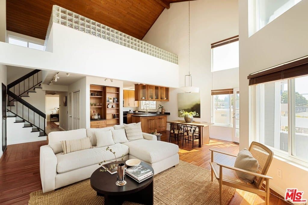 11938 Courtleigh Dr Apt 8