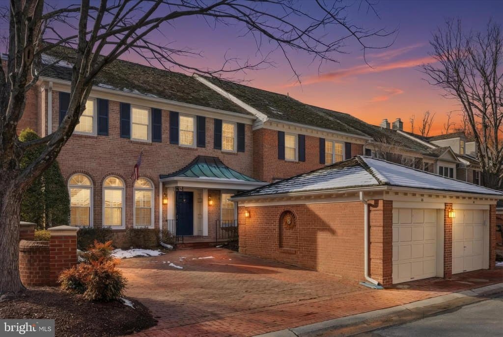 16 Maplewood Park Ct, Bethesda