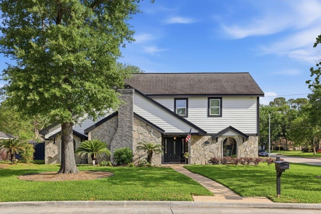 15302 Falling Creek Dr, Houston