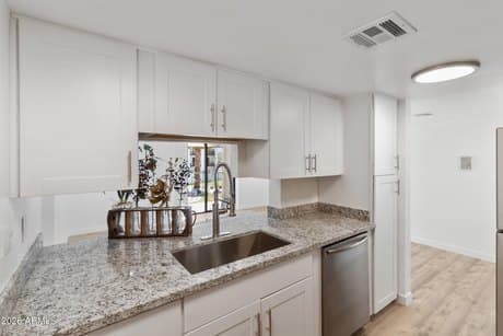 3033 E Devonshire Ave Unit 2033