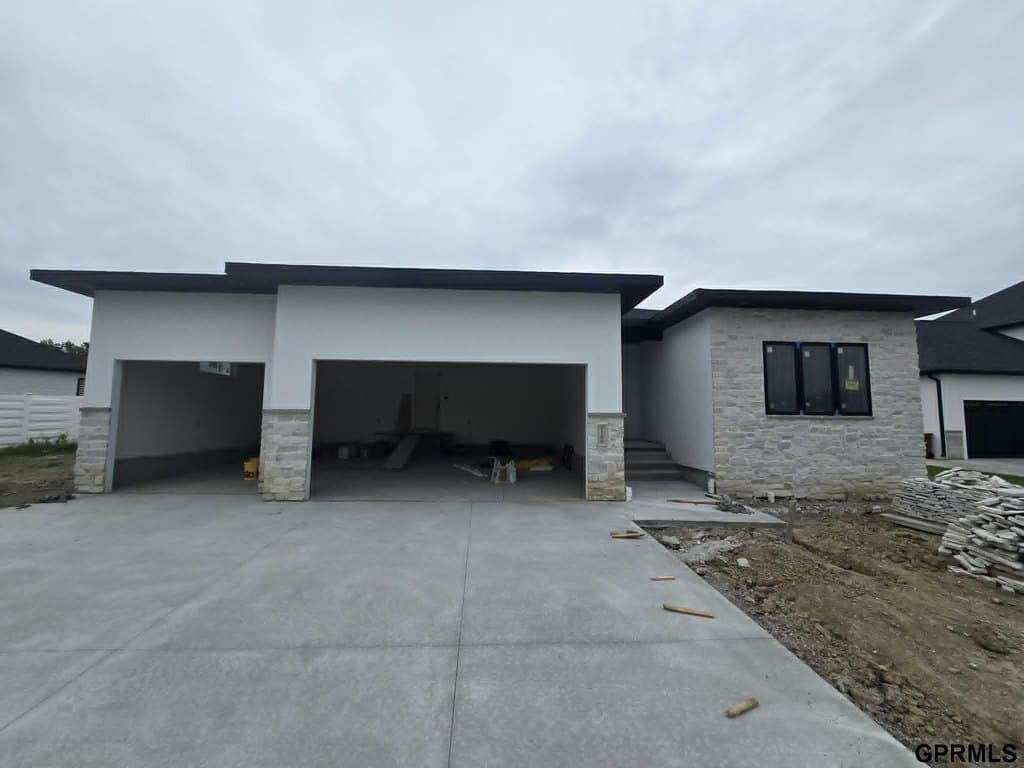 9160 Hillcrest Trl, Lincoln