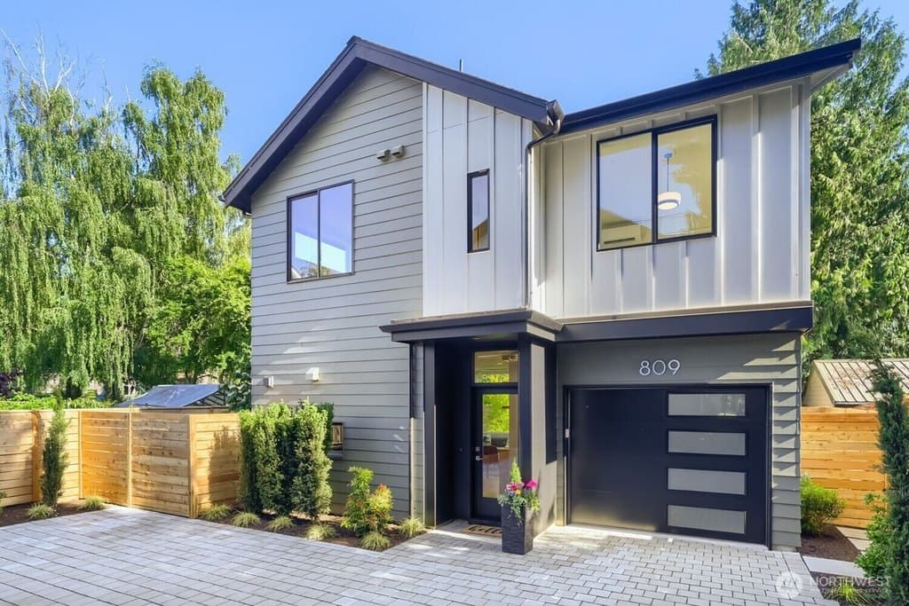 809 NE 90th St, Seattle