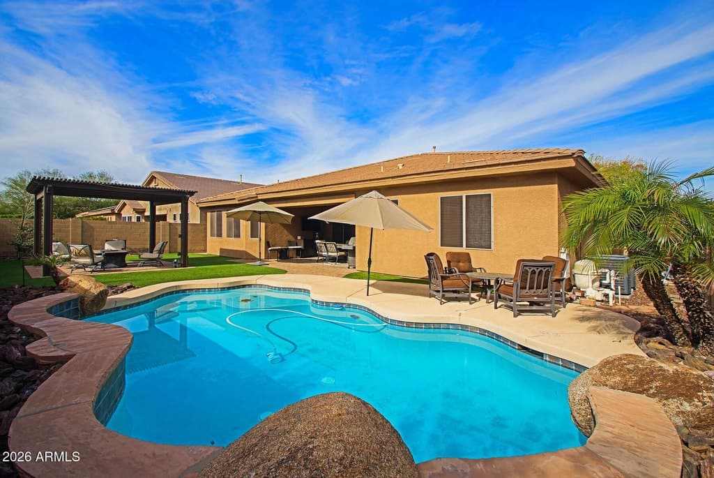 2011 W Spur Dr, Phoenix