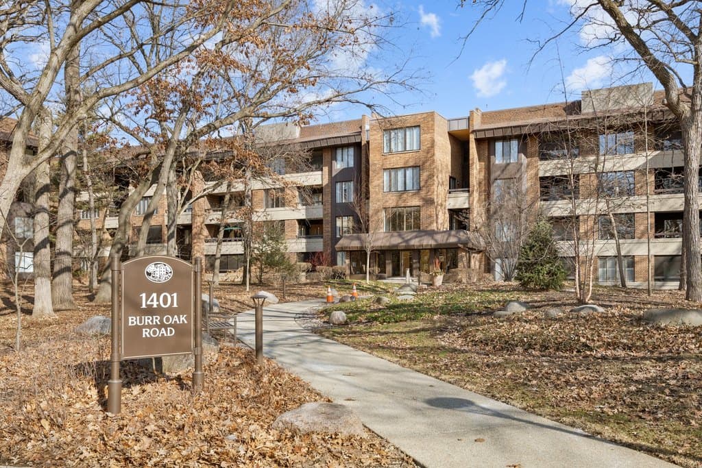 1401 Burr Oak Rd Apt 117B, Hinsdale