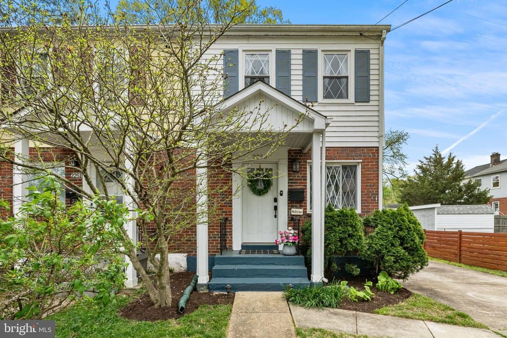 2253 Roanoke Dr, Alexandria