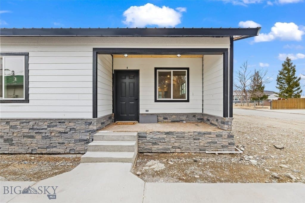 524 N M St Unit C, Livingston
