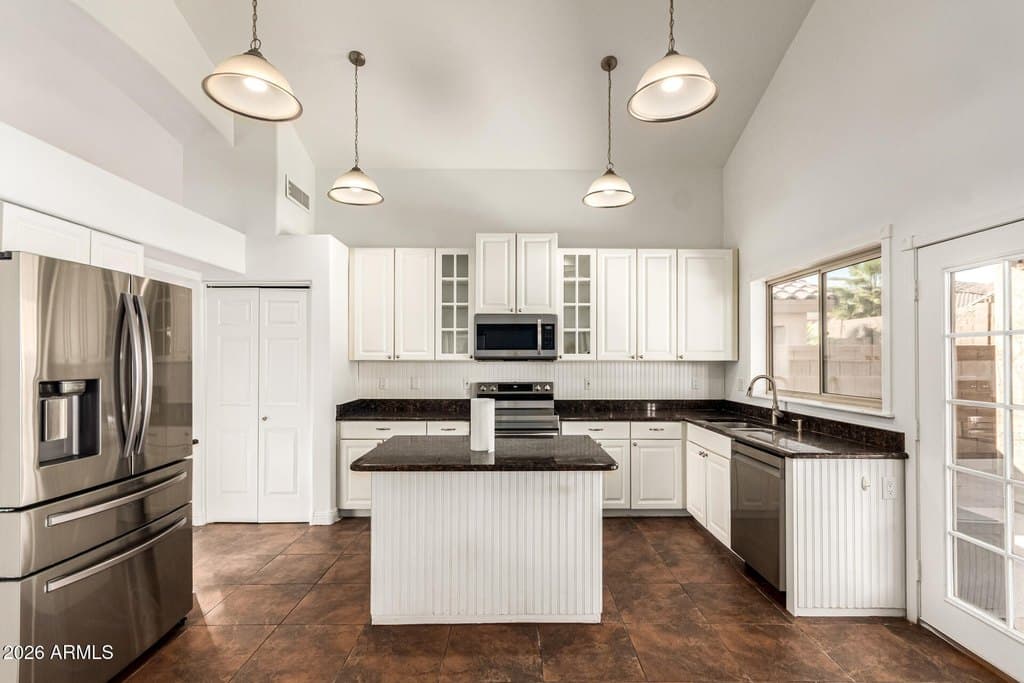 1710 W Hiddenview Dr