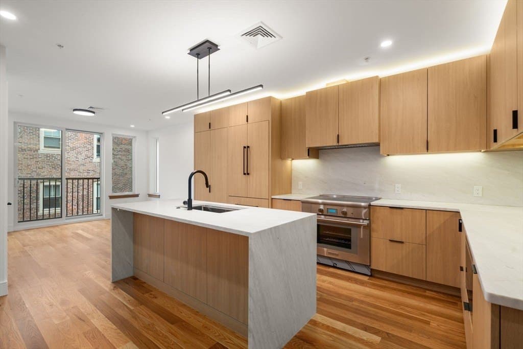 58 Kent St Apt 302, Brookline