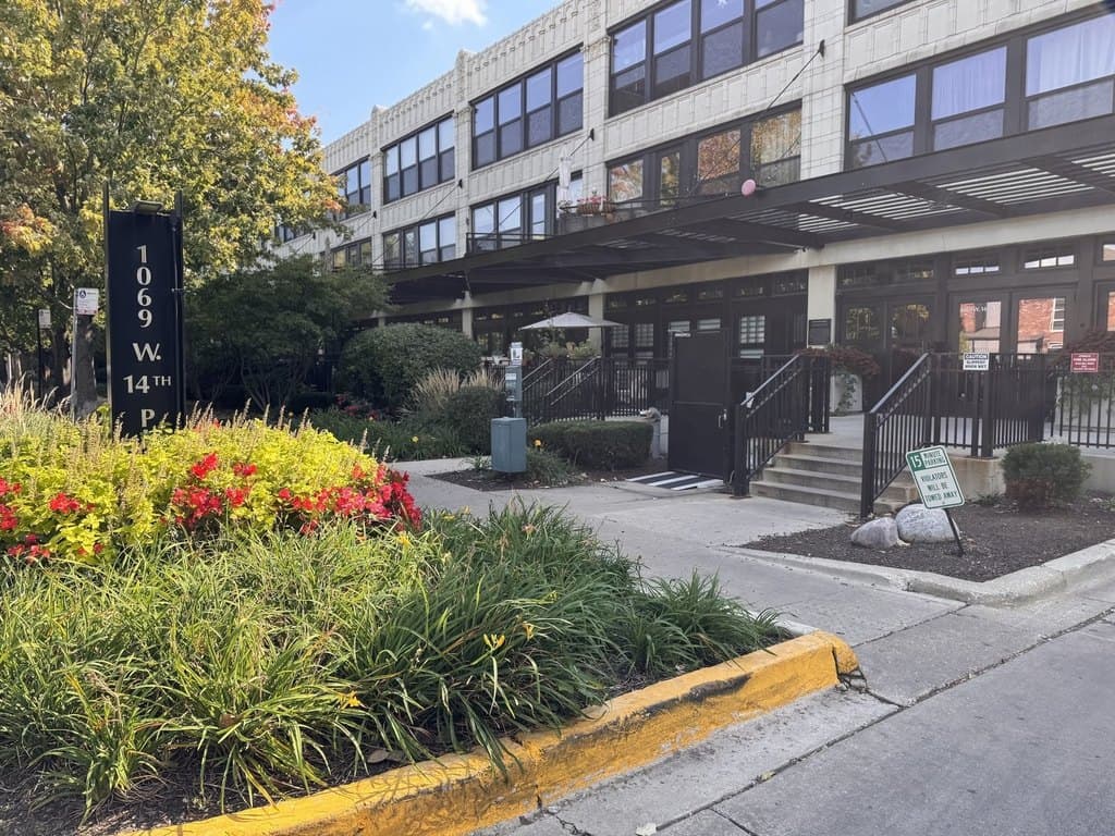 1069 W 14th Pl Unit 229