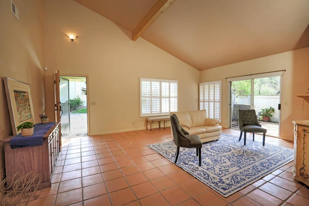 2089 Village Ln, Solvang