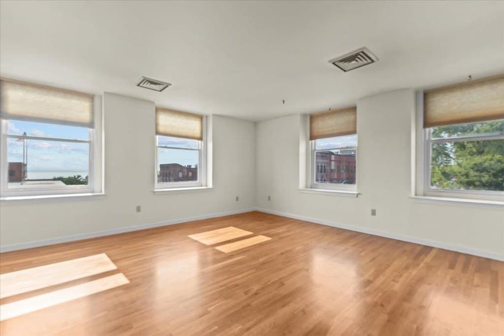 131 Main St Apt 302, Burlington