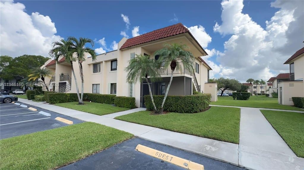16461 Blatt Blvd Apt 104, Weston