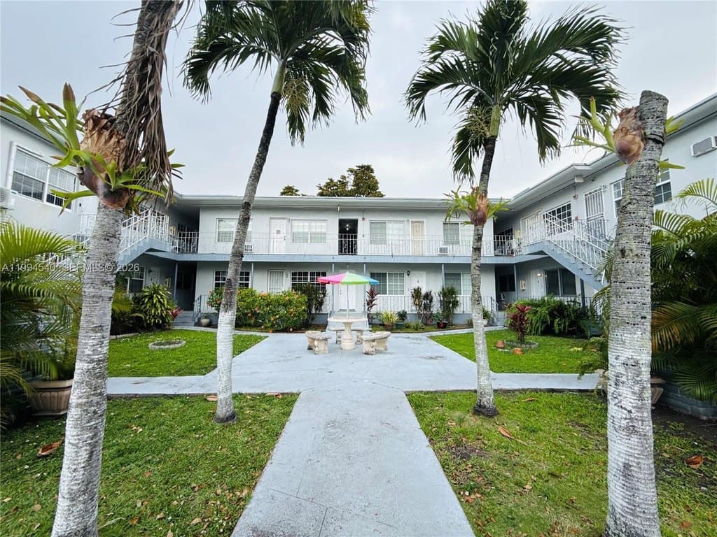 555 SW 16th Ave Unit 11