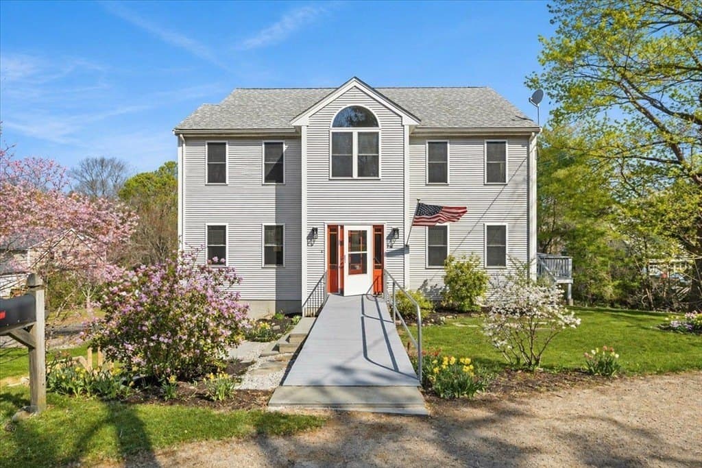 10 Manomet Beach Blvd, Plymouth