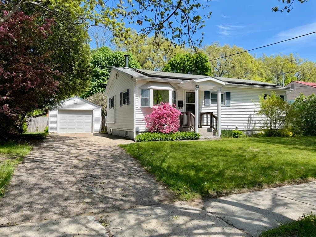 34 Curtis Ave, Burlington