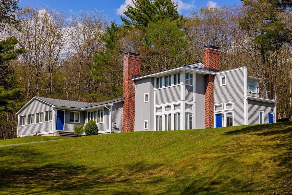 8 Laramie Rd, Hanover