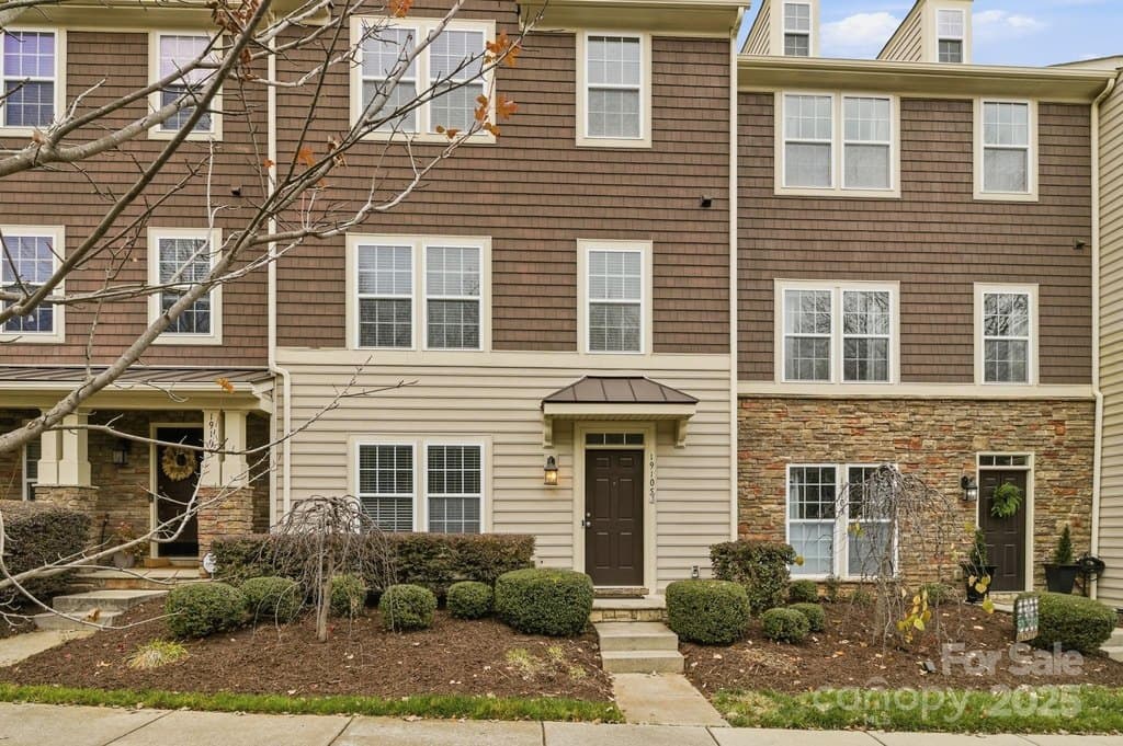 19105 Chandlers Landing Dr, Cornelius