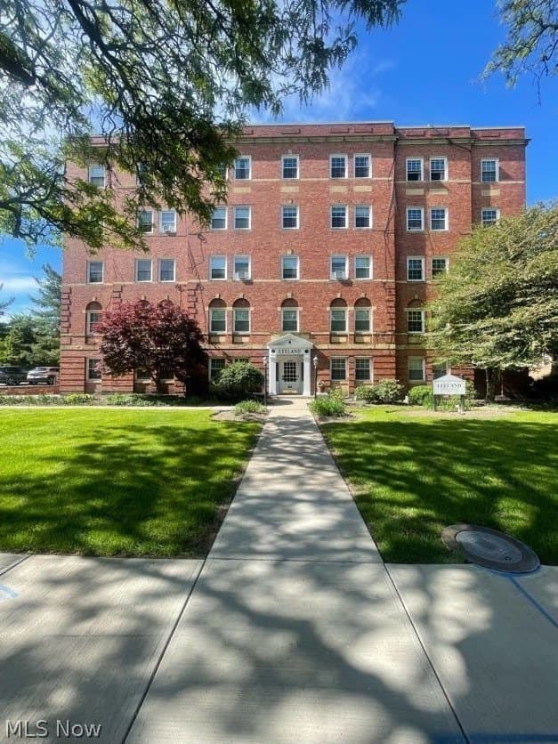 15820 Van Aken Blvd Apt 303, Shaker Heights