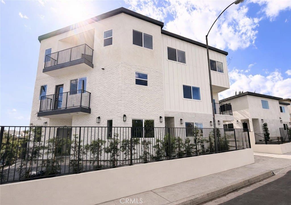 415 N La Fayette Park Pl