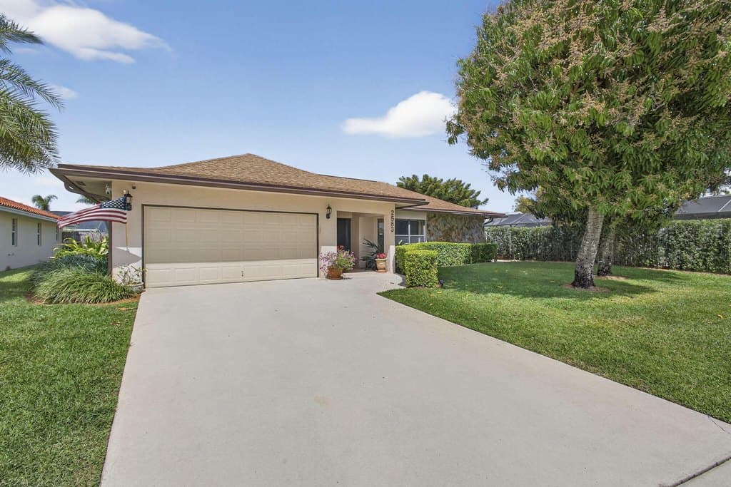 2583 W Carandis Rd, West Palm Beach