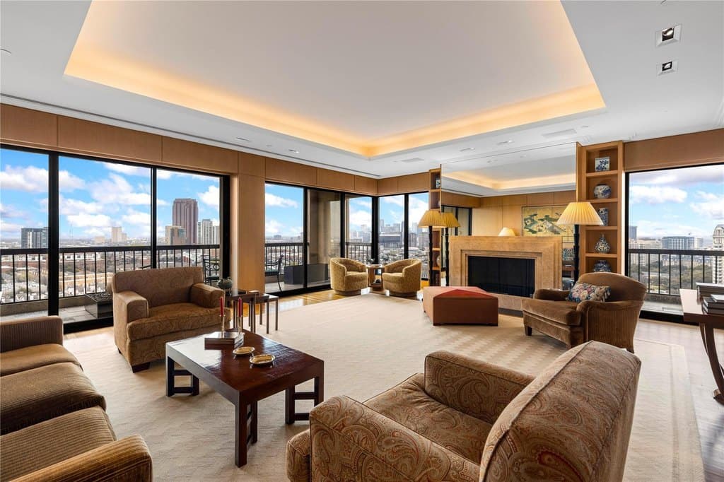 3831 Turtle Creek Blvd Apt 23B