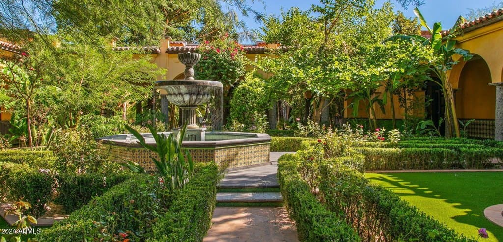 8100 N 68th St, Paradise Valley