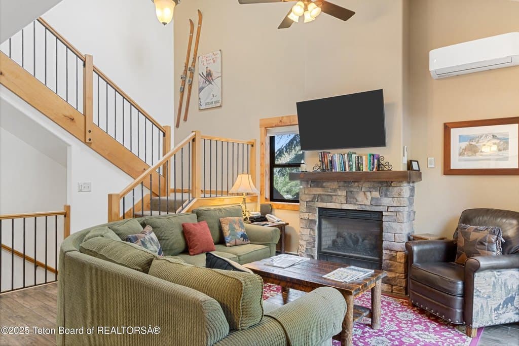 371 Snow King Loop, Jackson